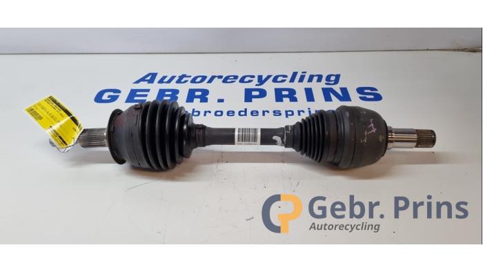 Gebrauchte Antriebswelle links vorne Mercedes A (W176) 1.8 A-180 CDI 16V Autom. Preis € 125,00 Margenregelung angeboten von Autorec. Gebr. Prins b.v.