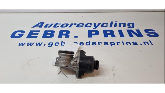 EGR valve from a Mercedes-Benz CLA (117.3) 2.2 CLA-220 CDI, d 16V 2015