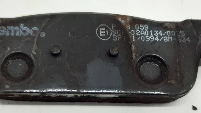 Front brake pad from a Renault Twingo III (AH) 0.9 Energy TCE 90 12V 2017