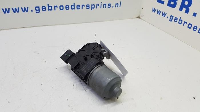 Front wiper motor from a Volkswagen Up! (121) 1.0 12V 60 2014