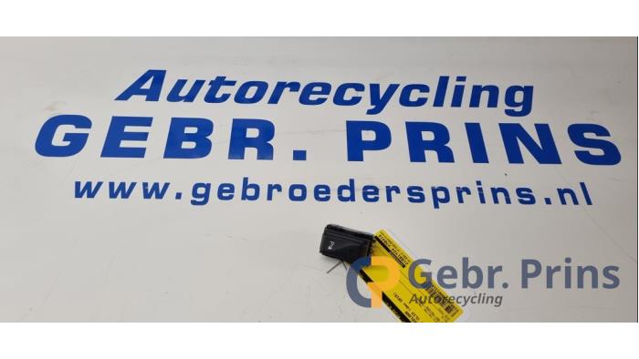 Gebrauchte PDC Schalter Renault Clio IV (5R) 1.5 dCi 90 FAP Preis € 10,00 Margenregelung angeboten von Autorec. Gebr. Prins b.v.