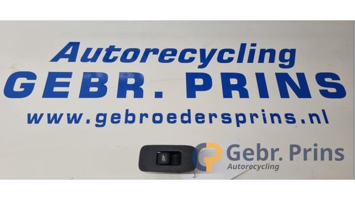 Usados Interruptor de ventanilla eléctrica Volvo V40 (MV) 1.5 T3 16V Geartronic Precio € 15,00 Norma de margen ofrecido por Autorec. Gebr. Prins b.v.