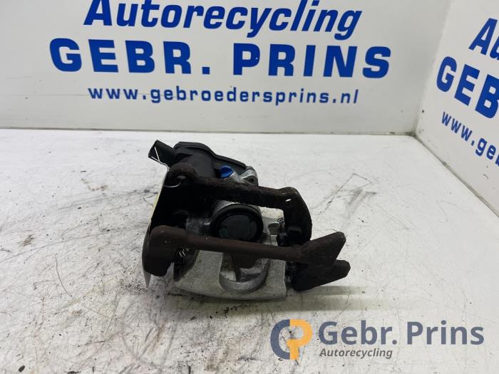 Gebrauchte Bremszange links hinten Audi A4 Avant (B8) 2.0 TDI 16V Preis € 35,00 Margenregelung angeboten von Autorec. Gebr. Prins b.v.