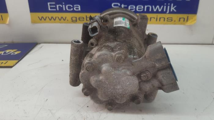 Air conditioning pump from a Renault Clio III (BR/CR) 1.2 16V TCe 100 2010