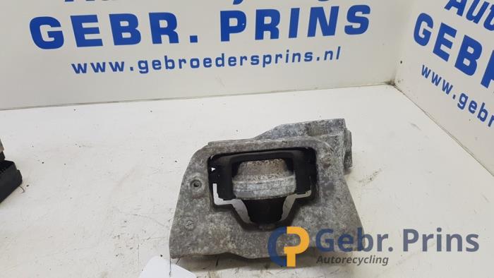 Used Engine mount Nissan Juke (F15) 1.6 16V Price € 25,00 Margin scheme offered by Autorec. Gebr. Prins b.v.