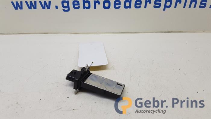 Luftmassenmesser van een Nissan Juke (F15) 1.6 16V 2012