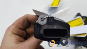 Luftmassenmesser van een Nissan Juke (F15) 1.6 16V 2012