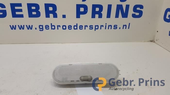 Begagnade Innerbelysning, fram Renault Twingo II (CN) 1.2 16V Pris € 10,00 Marginaltabell erbjuds av Autorec. Gebr. Prins b.v.