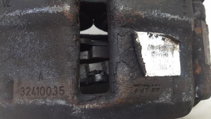 Etrier de frein (pince) avant droit d'un Citroën Jumpy (G9) 2.0 HDiF 16V 125 2012