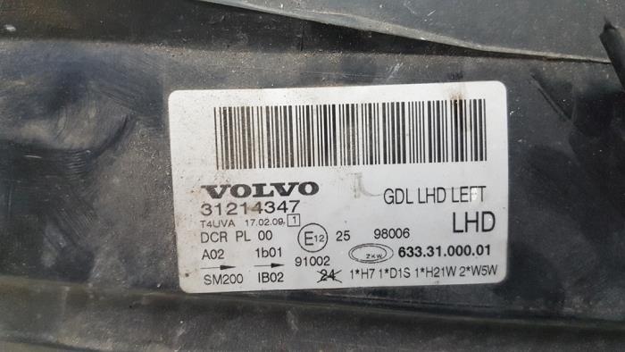 Scheinwerfer links van een Volvo V70 (BW) 2.4 D5 20V AWD 2009