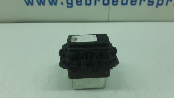 Heater resistor from a Renault Scénic III (JZ) 1.5 dCi 105 2009