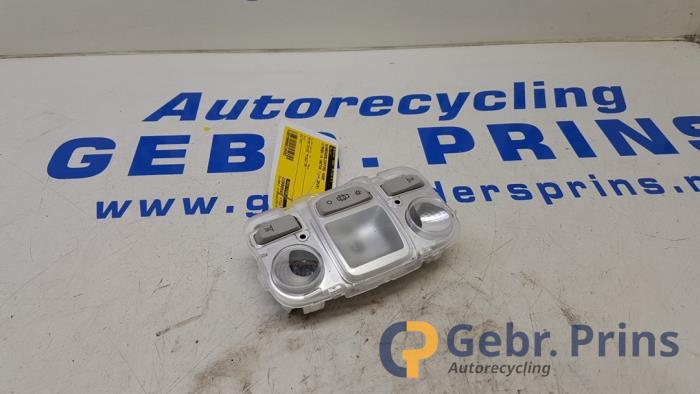 Begagnade Innerbelysning, fram Citroen C4 Cactus (0B/0P) 1.2 PureTech 110 12V Pris € 20,00 Marginaltabell erbjuds av Autorec. Gebr. Prins b.v.