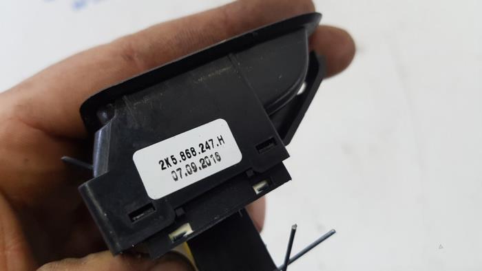 Electric window switch from a Volkswagen Caddy IV 2.0 TDI 75 2016