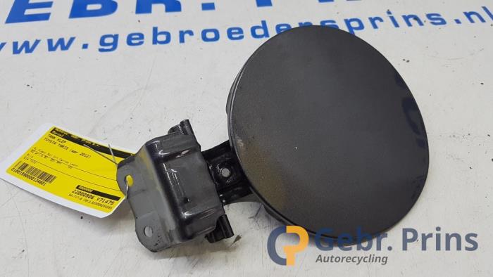 Begagnade Tanklucka Toyota Yaris III (P13) 1.0 12V VVT-i Pris € 25,00 Marginaltabell erbjuds av Autorec. Gebr. Prins b.v.