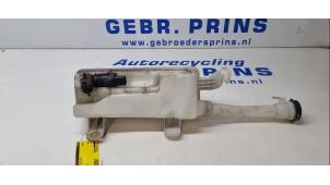 Używane Zbiornik spryskiwacza przód Opel Meriva 1.4 Turbo 16V ecoFLEX Cena € 25,00 Procedura marży oferowane przez Autorec. Gebr. Prins b.v.
