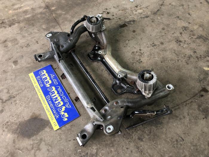 Subframe from a Mercedes-Benz C Estate (S204) 2.2 C-200 CDI 16V BlueEFFICIENCY 2010