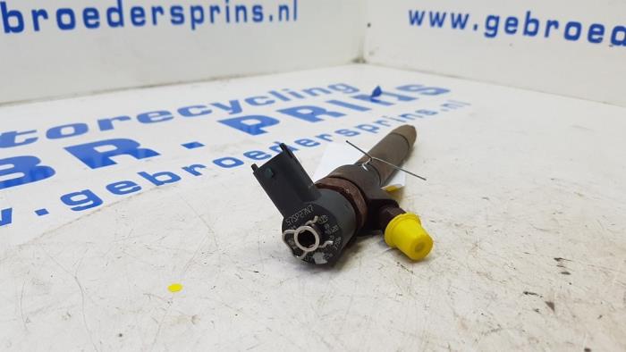 Injector (diesel) from a Volvo V70 (BW) 2.4 D5 20V AWD 2009