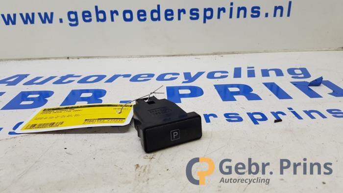 Gebrauchte Handbremse Schalter Toyota Prius (NHW20) 1.5 16V Preis € 10,00 Margenregelung angeboten von Autorec. Gebr. Prins b.v.