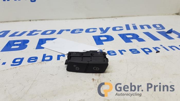 Usados Interruptor cierre centralizado Mercedes C Estate (S204) 2.2 C-200 CDI 16V BlueEFFICIENCY Precio € 20,00 Norma de margen ofrecido por Autorec. Gebr. Prins b.v.
