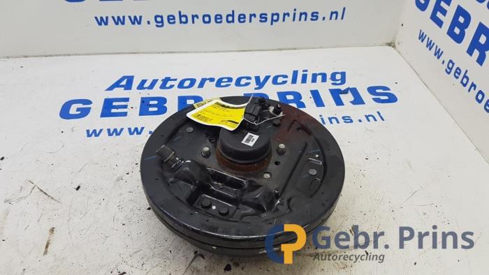Begagnade Bakre nav Hyundai i10 1.0 12V Pris € 50,00 Marginaltabell erbjuds av Autorec. Gebr. Prins b.v.