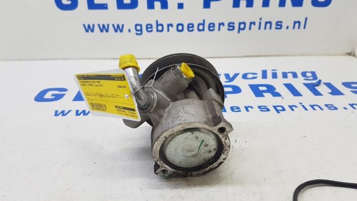 Power steering pump from a Peugeot Bipper (AA) 1.3 BlueHDi 80 16V 2017