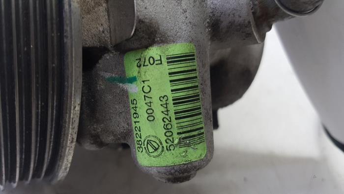 Power steering pump from a Peugeot Bipper (AA) 1.3 BlueHDi 80 16V 2017