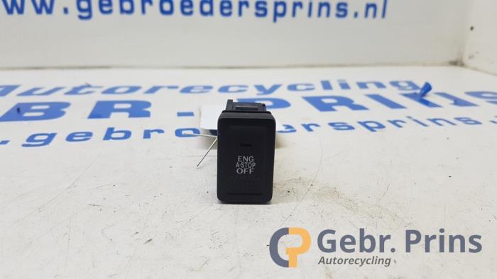 Używane Przelacznik Start/Stop Suzuki Swift (ZA/ZC/ZD) 1.2 16V Cena € 10,00 Procedura marży oferowane przez Autorec. Gebr. Prins b.v.