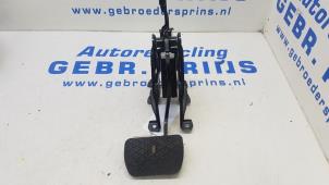 Used Brake pedal Mercedes Sprinter 3,5t (906.73) 319 CDI V6 24V Price € 30,00 Margin scheme offered by Autorec. Gebr. Prins b.v.