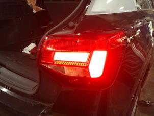 Usagé Feu arrière droit Audi Q2 (GAB/GAG) 1.0 30 TFSI 12V Prix € 150,00 Règlement à la marge proposé par Autorec. Gebr. Prins b.v.