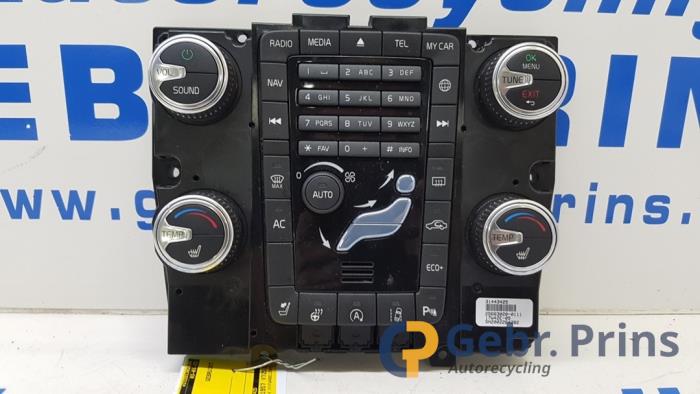 Używane Jednostka multimedialna Volvo V60 I (FW/GW) 2.0 D4 16V Cena € 40,00 Procedura marży oferowane przez Autorec. Gebr. Prins b.v.