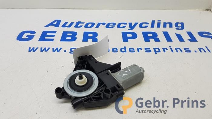 Usados Motor de ventanilla de puerta Volvo V60 I (FW/GW) 2.0 D4 16V Precio € 20,00 Norma de margen ofrecido por Autorec. Gebr. Prins b.v.
