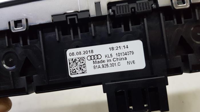 Przelacznik swiatel awaryjnych z Audi Q2 (GAB/GAG) 1.0 30 TFSI 12V 2020
