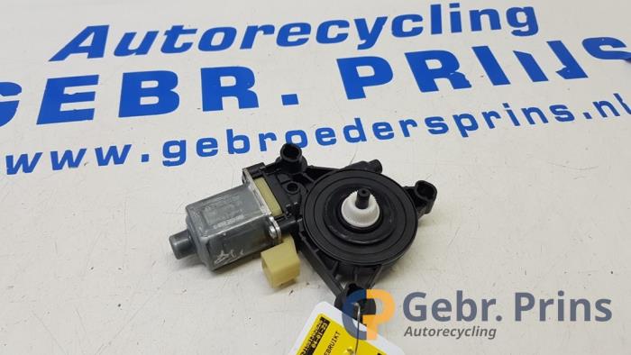 Usados Motor de ventanilla de puerta Audi Q2 (GAB/GAG) 1.0 30 TFSI 12V Precio € 25,00 Norma de margen ofrecido por Autorec. Gebr. Prins b.v.