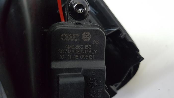Tank cap cover from a Audi Q2 (GAB/GAG) 1.0 30 TFSI 12V 2020