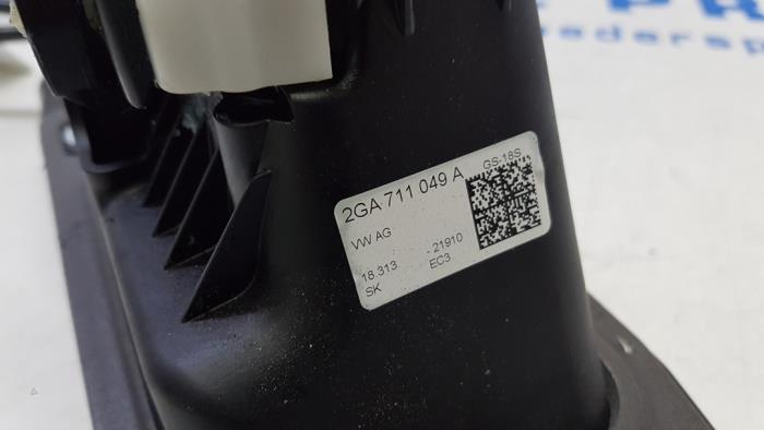Gear stick from a Audi Q2 (GAB/GAG) 1.0 30 TFSI 12V 2020