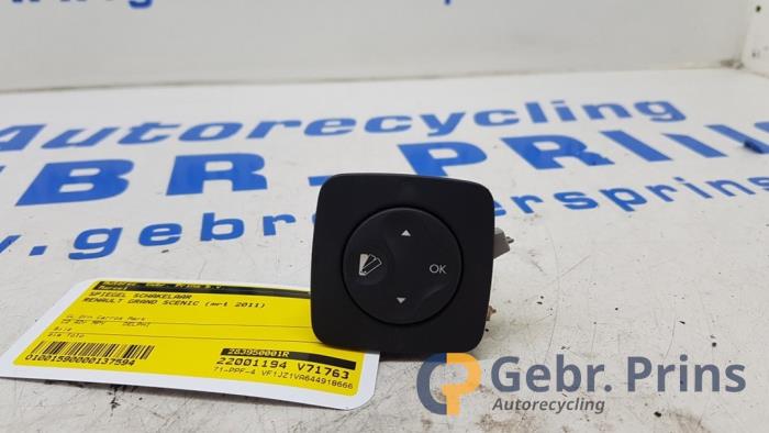 Używane Przelacznik lusterka Renault Grand Scénic III (JZ) 1.4 16V TCe 130 Cena € 10,00 Procedura marży oferowane przez Autorec. Gebr. Prins b.v.
