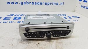Usados Reproductor de CD y radio Renault Grand Scénic III (JZ) 1.4 16V TCe 130 Precio € 100,00 Norma de margen ofrecido por Autorec. Gebr. Prins b.v.