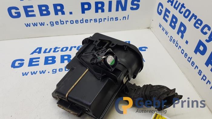 Gebrauchte Luftfiltergehäuse BMW 5 serie (F10) 523i 24V Preis € 50,00 Margenregelung angeboten von Autorec. Gebr. Prins b.v.