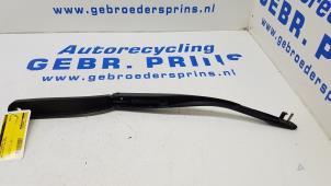 Used Front wiper arm BMW 5 serie (F10) 523i 24V Price € 20,00 Margin scheme offered by Autorec. Gebr. Prins b.v.