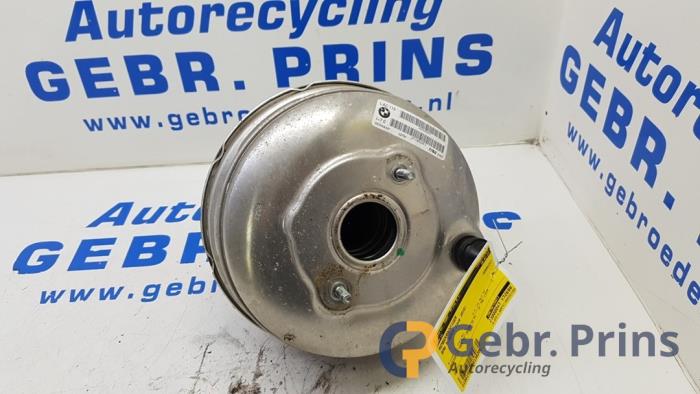 Usagé Servo frein BMW 5 serie (F10) 523i 24V Prix € 75,00 Règlement à la marge proposé par Autorec. Gebr. Prins b.v.