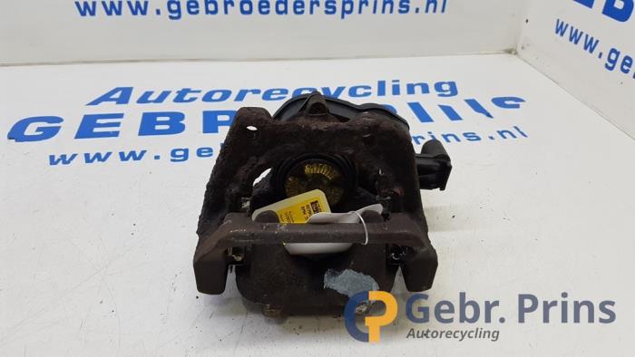 Gebrauchte Bremszange links hinten BMW 5 serie (F10) 523i 24V Preis € 40,00 Margenregelung angeboten von Autorec. Gebr. Prins b.v.