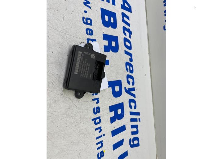 Central door locking module from a Ford Focus 3 Wagon 1.6 SCTi 16V 2012