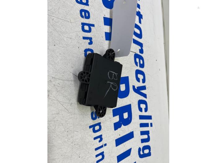 Central door locking module from a Ford Focus 3 Wagon 1.6 SCTi 16V 2012