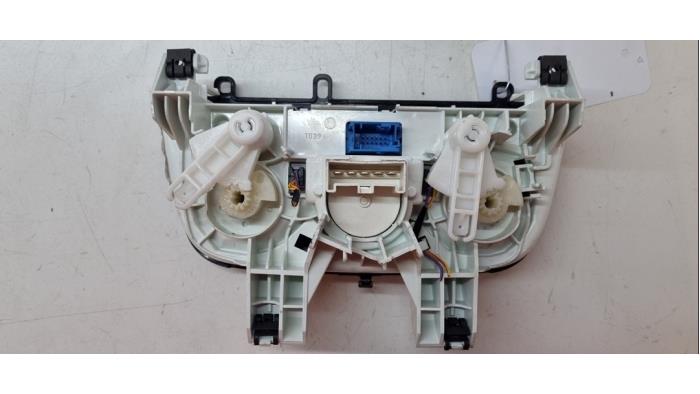 Panel de control de calefacción de un Fiat Doblo Cargo (263) 1.3 D Multijet 2016
