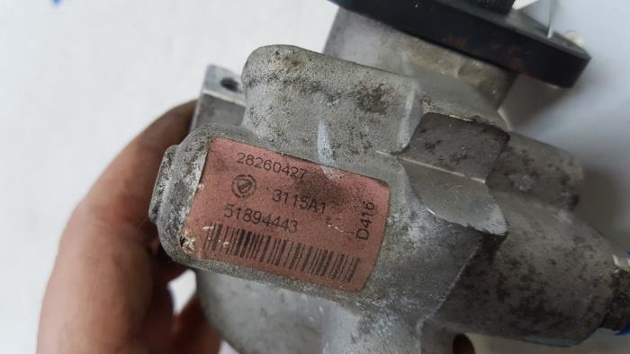 Power steering pump from a Fiat Doblo Cargo (263) 1.3 D Multijet 2016