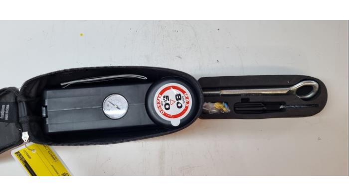 Tyre repair kit from a Fiat Doblo Cargo (263) 1.3 D Multijet 2016