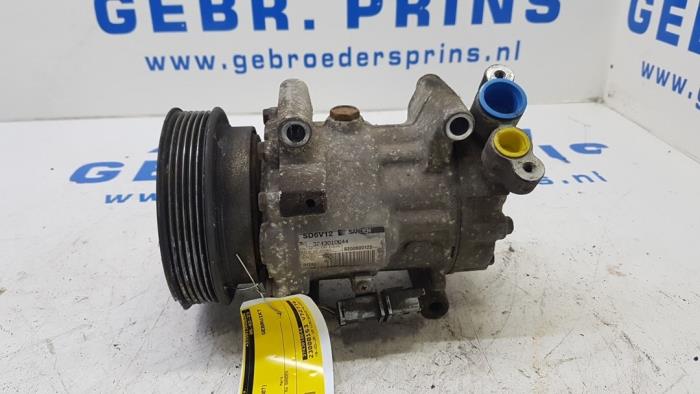 Air conditioning pump from a Renault Clio III (BR/CR) 1.6 16V 2007