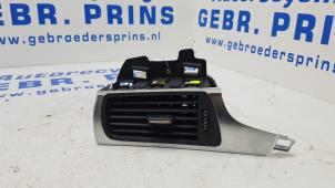 Usagé Grille aération tableau de bord Audi A7 Sportback (4GA/4GF) 3.0 V6 24V TFSI Quattro Prix € 15,00 Règlement à la marge proposé par Autorec. Gebr. Prins b.v.