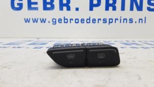 Używane Przelacznik ogrzewania szyby przedniej Ford Focus 3 Wagon 1.6 TDCi ECOnetic Cena € 10,00 Procedura marży oferowane przez Autorec. Gebr. Prins b.v.