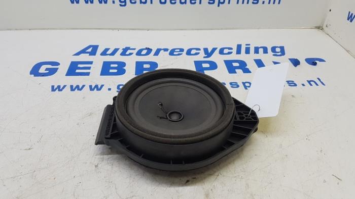 Speaker from a Opel Karl 1.0 12V 2015